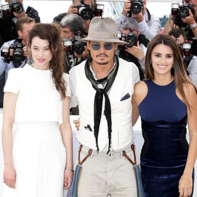 Astryd Bergès-Frisbey, Johnny Depp y Penélope Cruz en el Festival de Cannes 2011