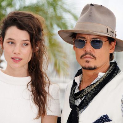 Astryd Bergès-Frisbey y Johnny Depp en el Festival de Cannes 2011