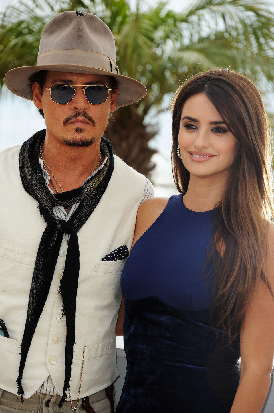 Johhny Depp y Penélope Cruz sonríen en la presentación de 'Piratas del Caribe: En mareas misteriosas'