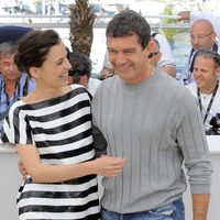 Elena Anaya y Antonio Banderas presentan en Cannes 'La piel que habito'