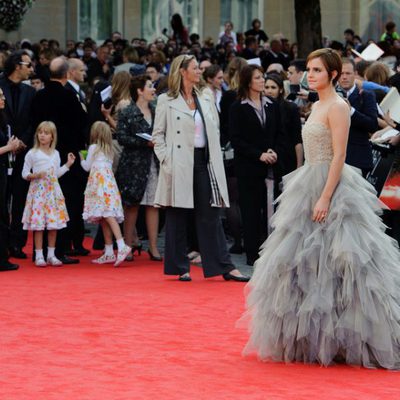 Emma Watson cruza la alfombra roja en Trafalgar Square