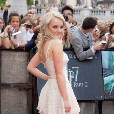 Evanna Lynch, muy sexy en la premiére de 'Harry Potter y las reliquias de la muerte: Parte 2'