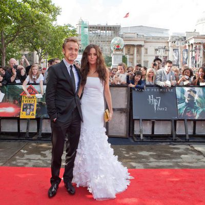 Tom Felton y su novia en la alfombra roja de 'Harry Potter y las reliquias de la muerte: Parte 2'