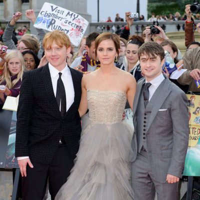 Rupert Grint, Emma Watson y Daniel Radcliffe saludan a los fans de Harry Potter