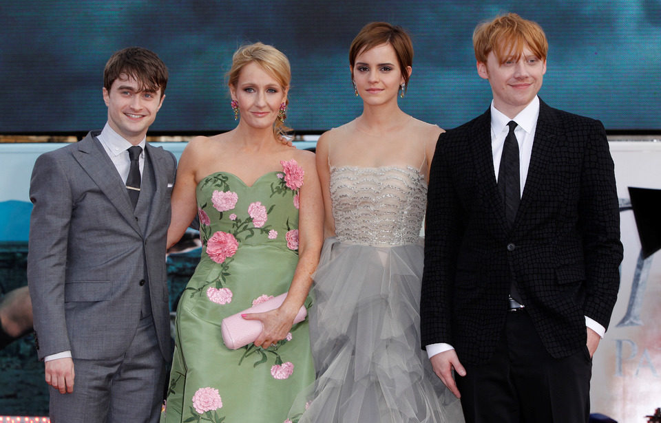 Los protagonistas junto a J.K. Rowling en la premiére de Londres de Harry Potter