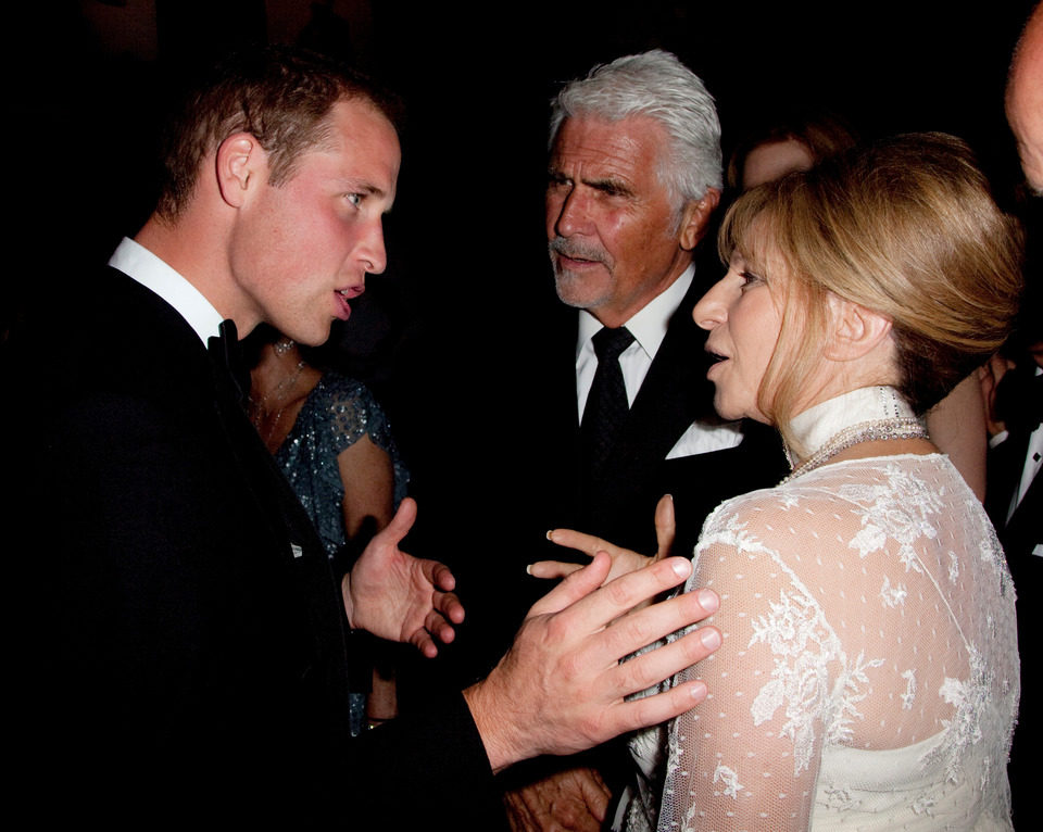 El Príncipe Guillermo junto a Barbra Streisand en los BAFTA Brits