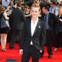 Tom Felton cruza la alfombra roja de Harry Potter en Nueva York