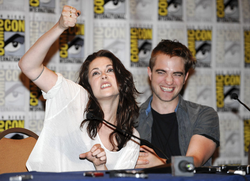 Kristen Stewart y Robert Pattinson, bromistas en la Comic-Con 2011