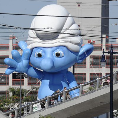 Un pitufo gigante en la Comic-Con 2011