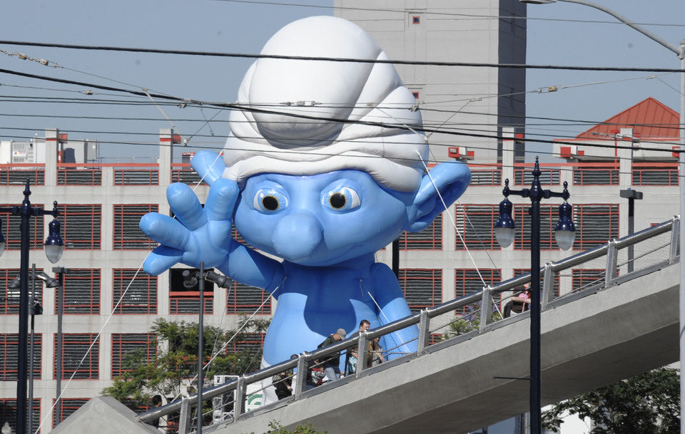 Un pitufo gigante en la Comic-Con 2011