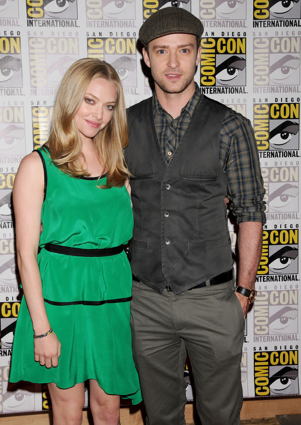 Amanda Seyfried y Justin Timberlake posan en la Comic-Con 2011