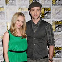 Amanda Seyfried y Justin Timberlake posan en la Comic-Con 2011