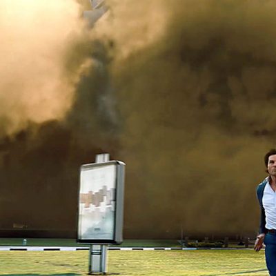 Una nube de humo persigue a Ethan Hunt