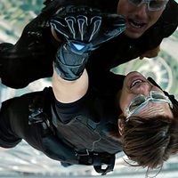 Tom Cruise prueba un nuevo gadget en 'Misión Imposible: Protocolo fantasma'