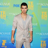 Joe Jonas en la alfombra de los Teen Choice Awards 2011