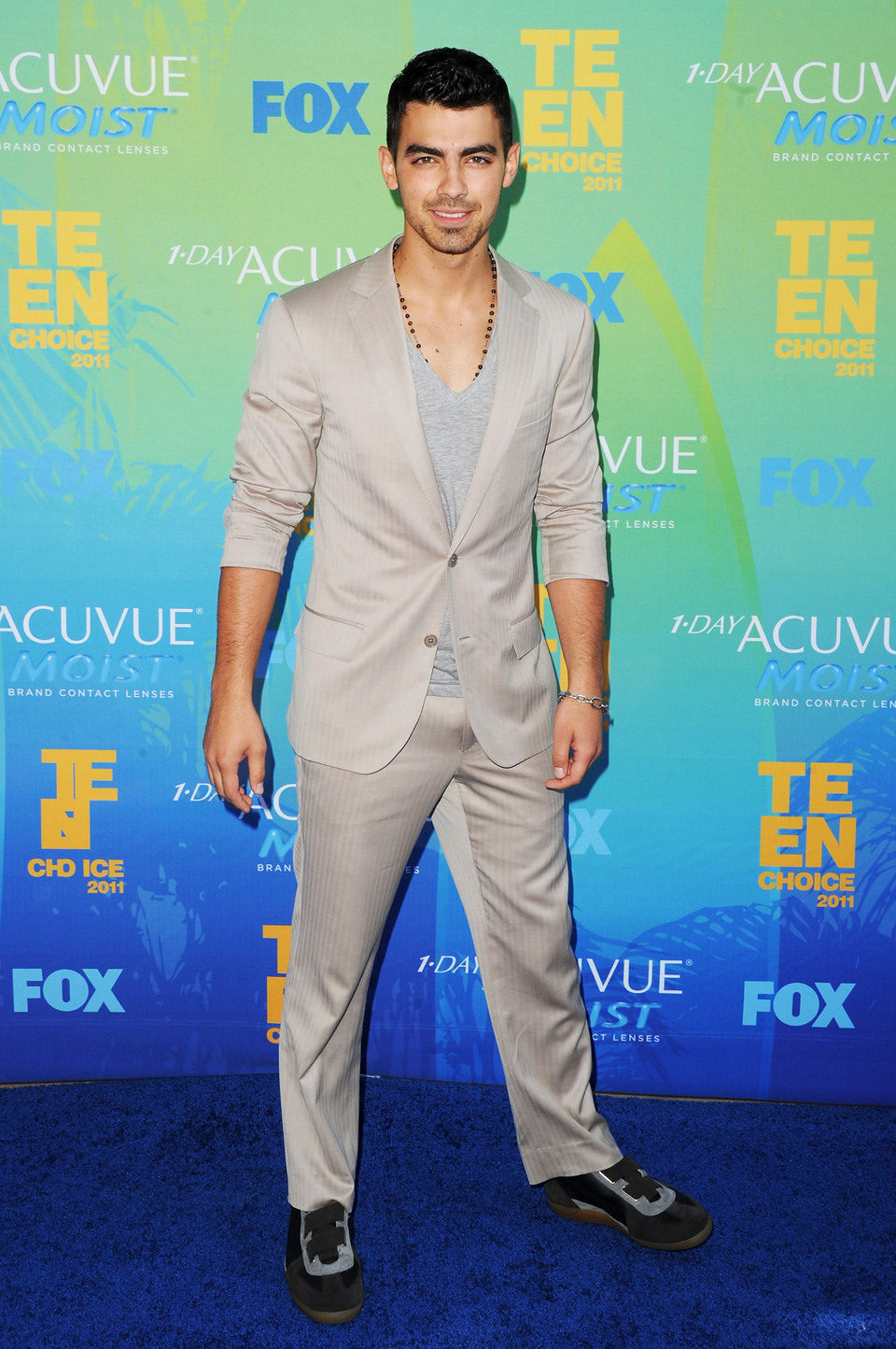 Joe Jonas en la alfombra de los Teen Choice Awards 2011