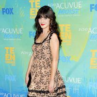 Zooey Deschanel posa en los Teen Choice Awards 2011