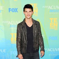 Taylor Lautner en el photocall de los Teen Choice Awards 2011