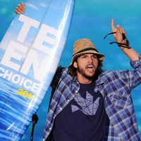 Ashton Kutcher celebra su Teen Choice Award