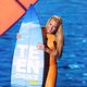 Blake Lively recoge su tabla de surf