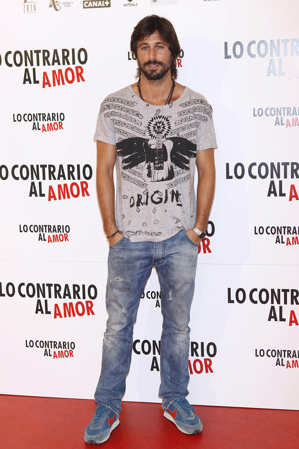 Hugo Silva en el photocall de 'Lo contrario al amor'