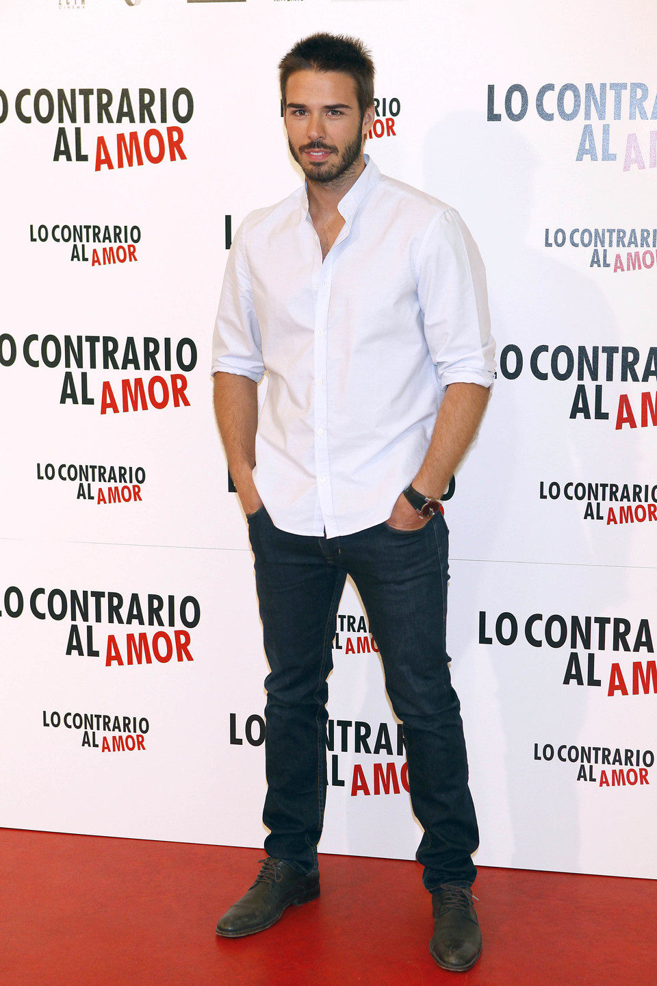 Álex Barahona en el photocall de 'Lo contrario al amor'