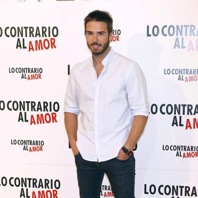 Álex Barahona en el photocall de 'Lo contrario al amor'