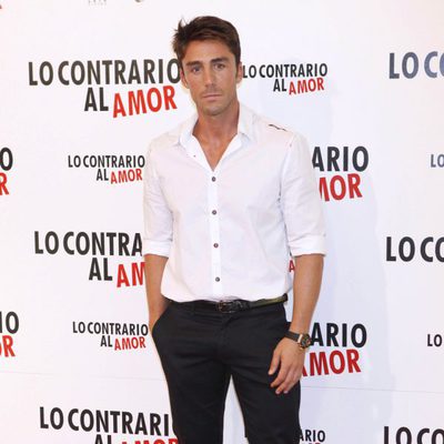 Rubén Sanz posa en el photocall de 'Lo contrario al amor'