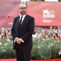 Paul Giamatti posa para la prensa en el Festival de Venecia