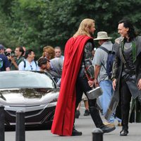 Chris Hemsworth y Tom Hiddleston ruedan 'Los Vengadores'