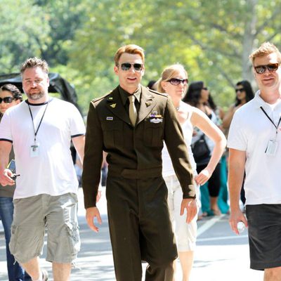 Chris Evans vestido como Steve Rogers en 'Los Vengadores'