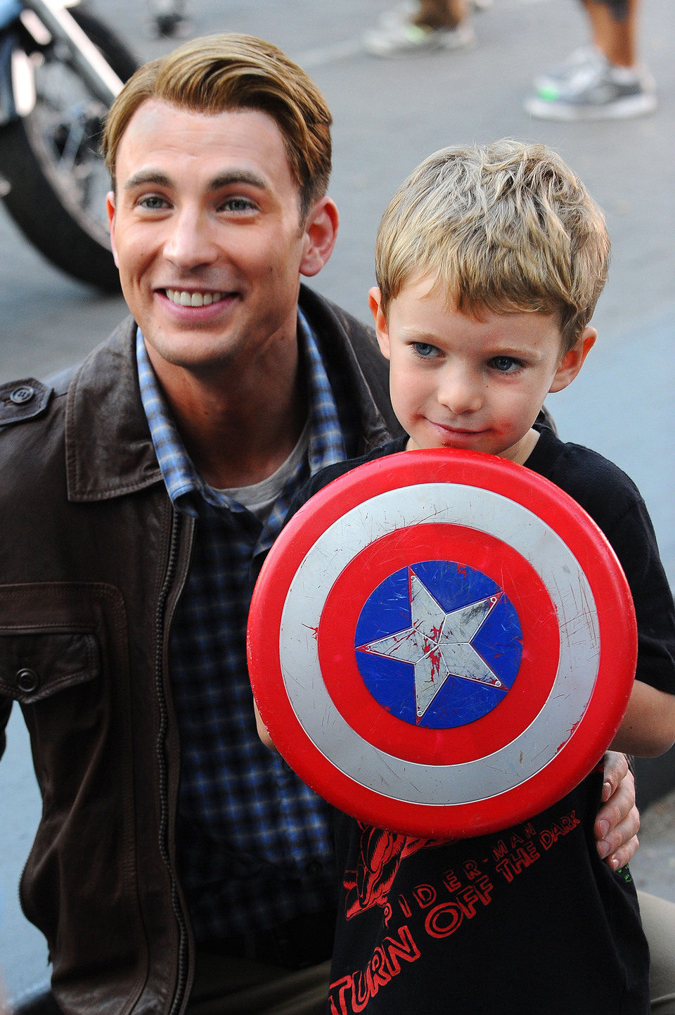 Chris Evans y un fan de Capitán América