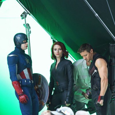 Chris Evans, Scarlett Johansson y Jeremy Renner ruedan con chroma