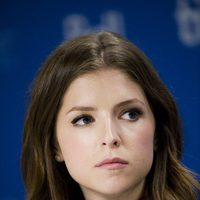 Anna Kendrick asistió a la rueda de prensa de '50/50' en el TIFF