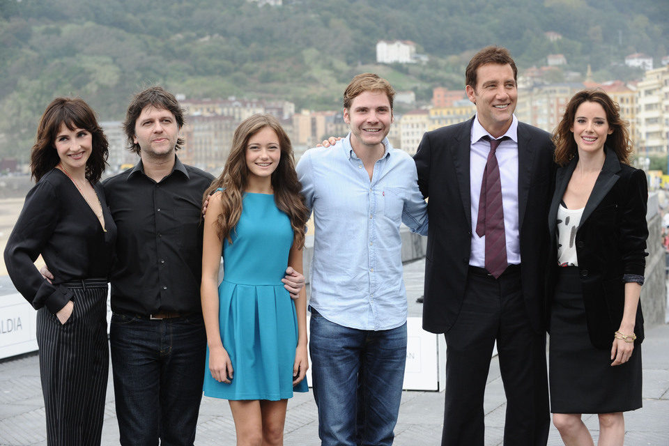 Juan Carlos Fresnadillo presenta 'Intrusos' junto a los protagonistas en San Sebastián