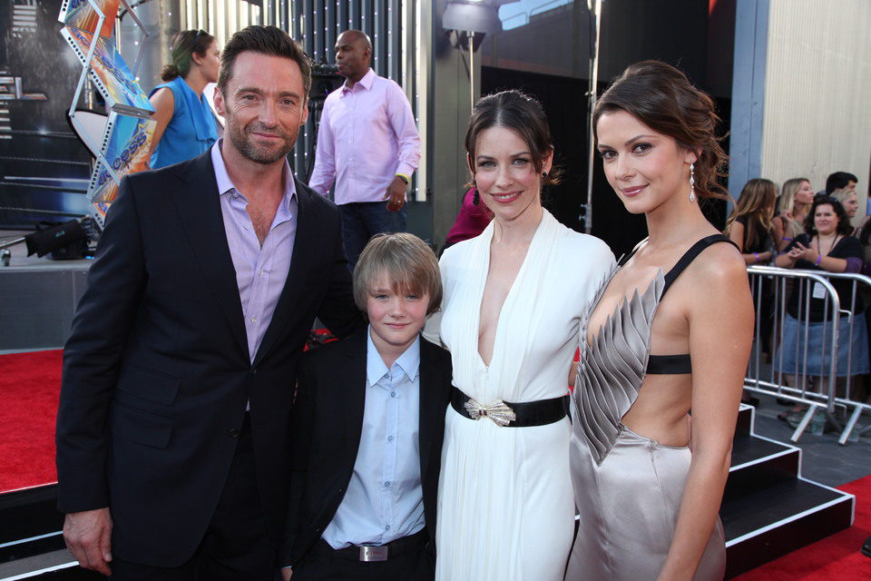 Hugh Jackman, Dakota Goyo, Evaneline Lilly y Olga Fonda en la premiére de 'Acero puro'