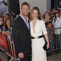 Hugh Jackman y Evangeline Lilly posan juntos en la premiére de 'Acero puro'