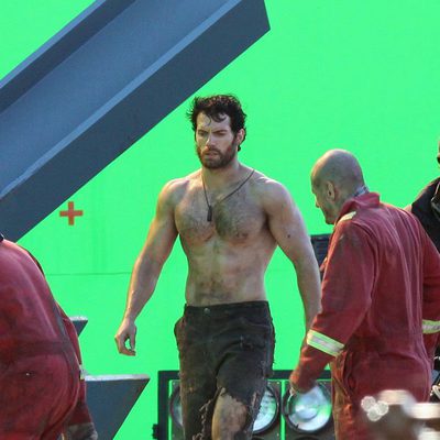 Henry Cavill sin camiseta en el set de 'Superman: Man of Steel'