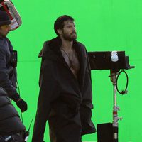 Henry Cavill pasea tras grabar su escena