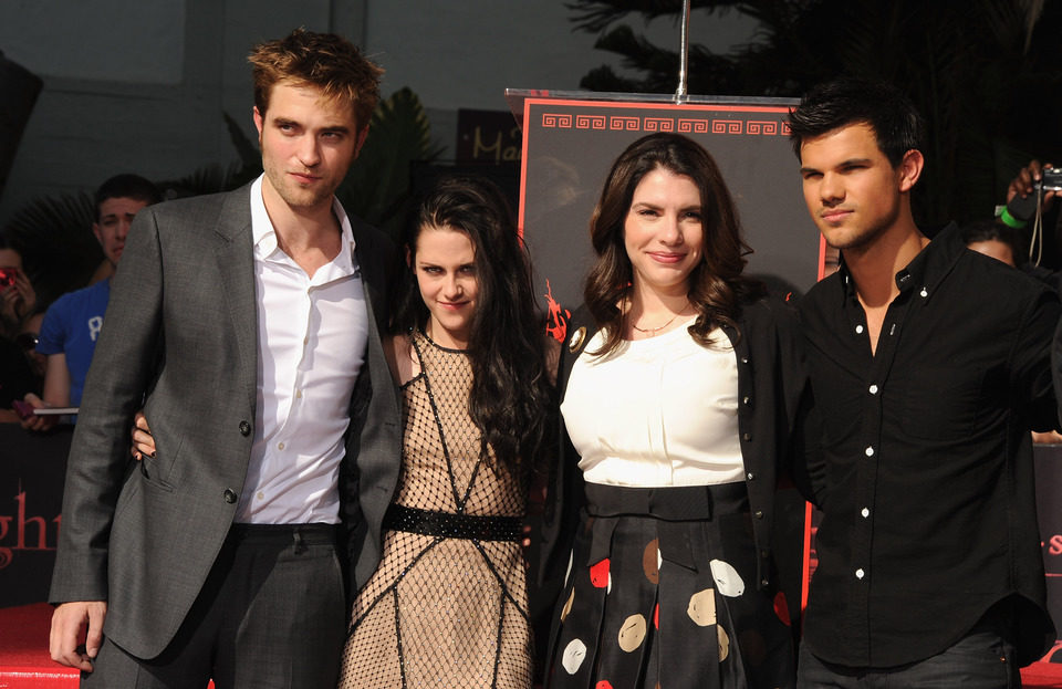 Los protagonistas de la saga 'Crepúsculo' junto a Stephenie Meyer