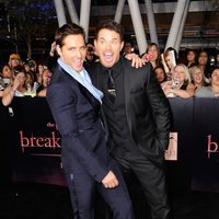 Peter Facinelli y Kellan Lutz enseñan colmillos en la premiére de 'Amanecer: Parte 1'