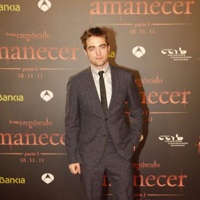 Robert Pattinson posa en la premiére de 'Amanecer: Parte 1' en Barcelona