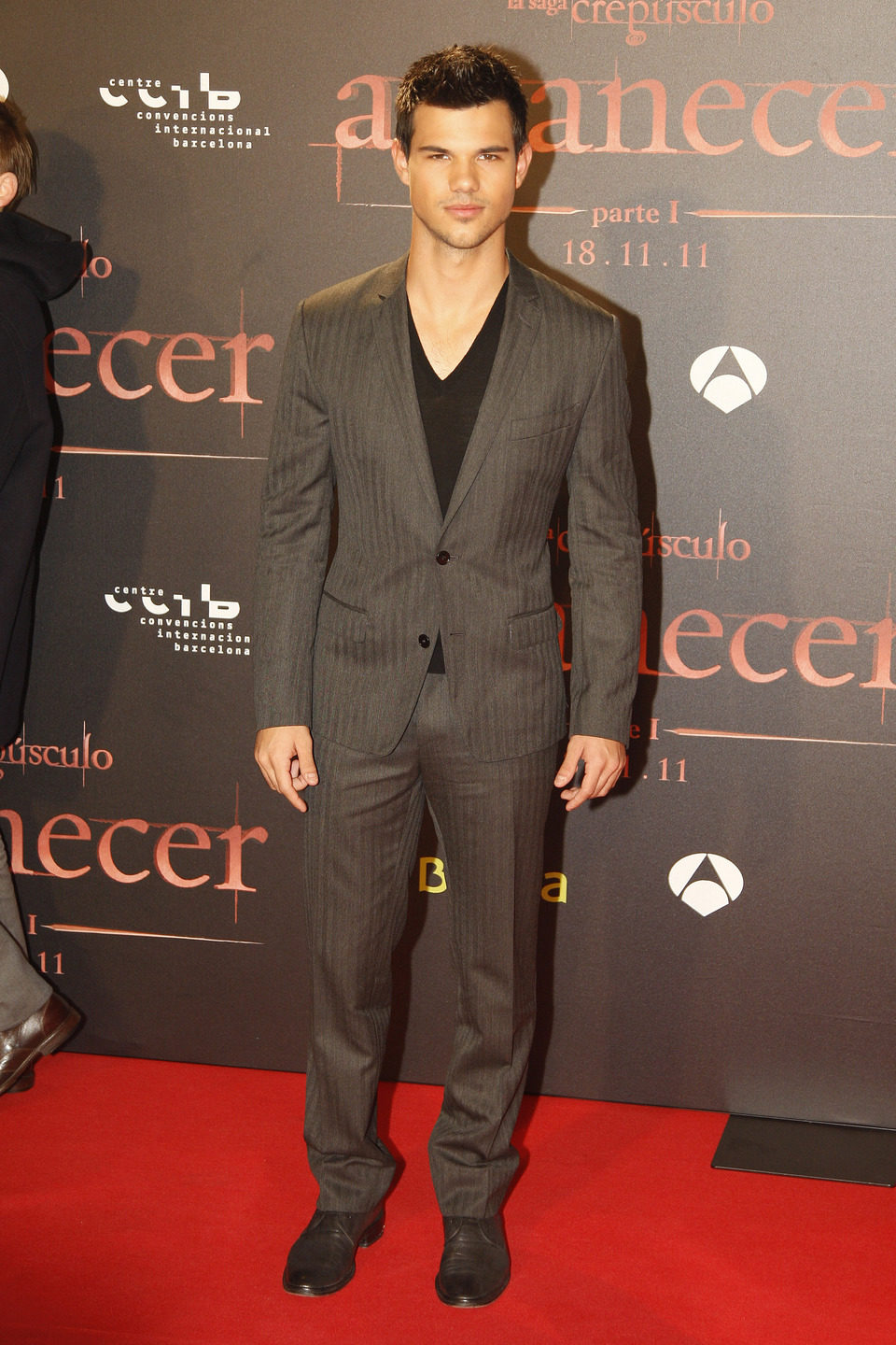 Taylor Lautner posa en la premiére de 'Amanecer: Parte 1' en Barcelona