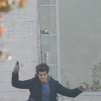 Andrew Garfield da un traspiés en una farola grabando 'The Amazing Spider-Man'