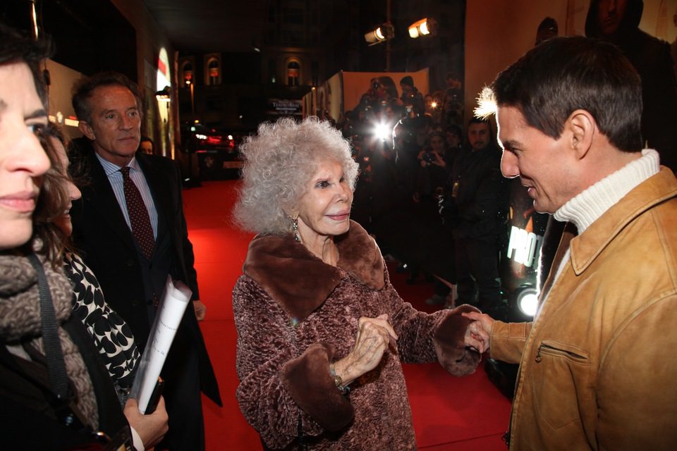 Tom Cruise junto a Cayetana de Alba en la premiére de 'Misión Imposible' en Madrid