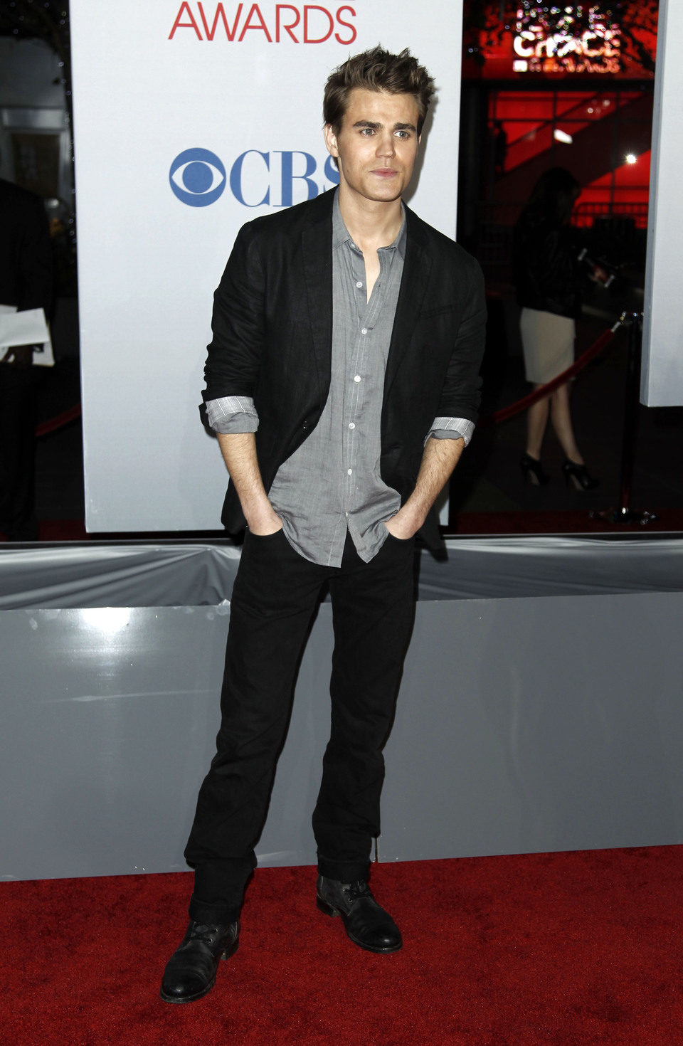 Paul Wesley en la entrada de los People Choice Awards 2012