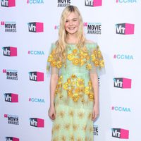 Elle Fanning en la alfombra roja de los Critics' Choice Awards 2012