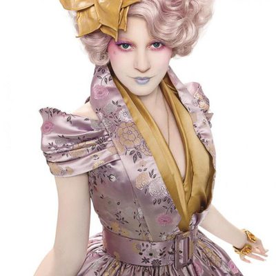 Elizabeth Banks como Effie Trinket en 'Los Juegos del Hambre'