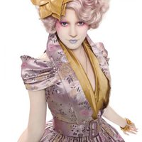 Elizabeth Banks como Effie Trinket en 'Los Juegos del Hambre'