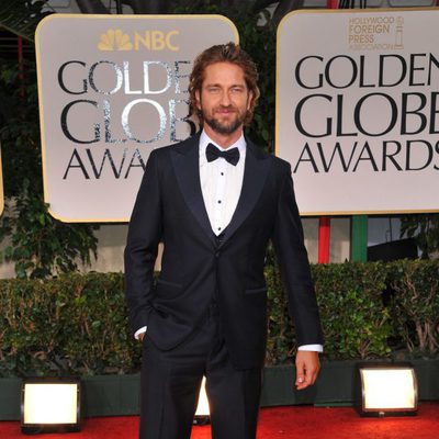 Gerard Butler posa en el photocall de los Globos de Oro 2012